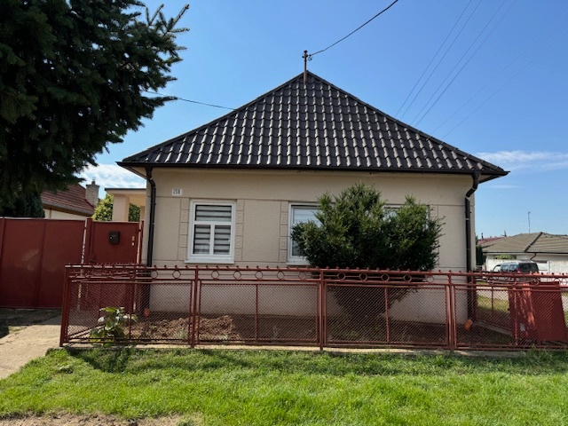 ZEMIANSKE SADY, okr. Galanta - rodinný domček na predaj