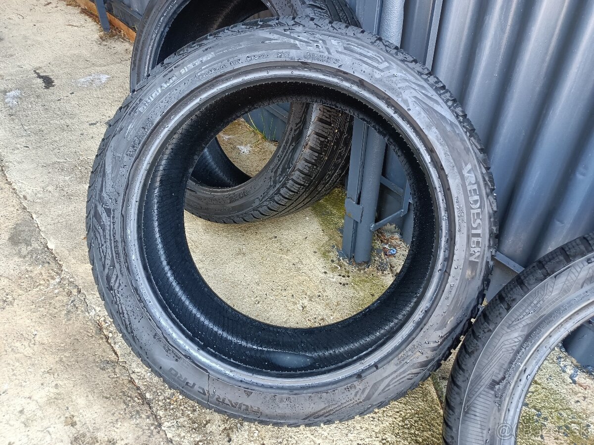 285/40 R21 109 Y XL Celoročné Vredestein Quatrac Pro