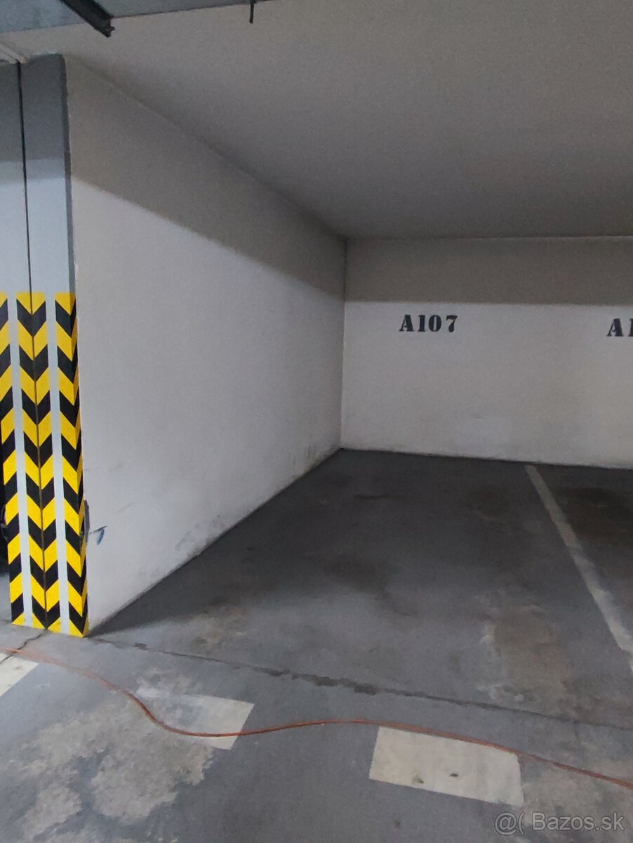 Prenajmem garážové státie v Karlovej Vsi, Bratislava