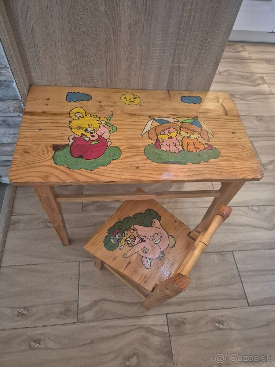 Stolík a stolička