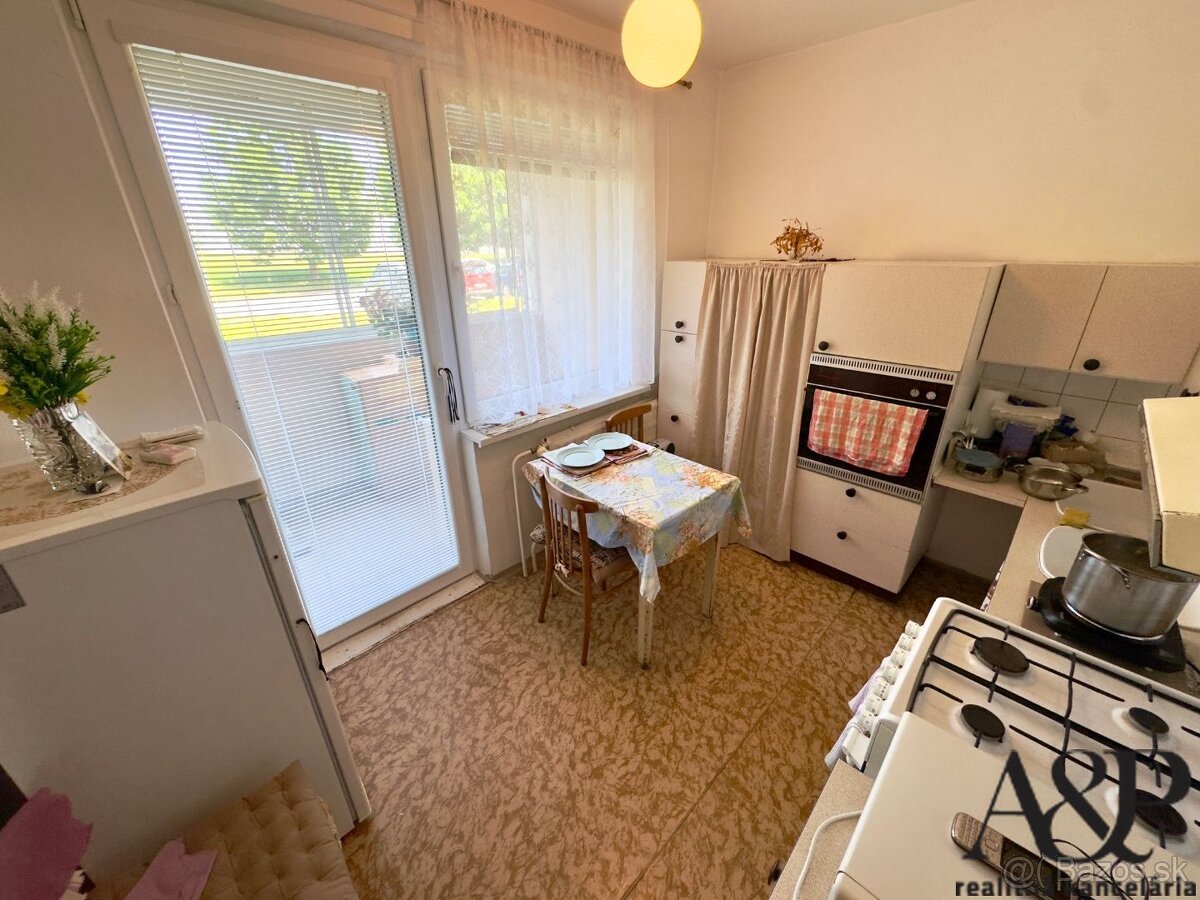 NA PREDAJ 2 IZB. BYT S LOGGIOU, 64M2, SOTINSKÁ UL., SENICA