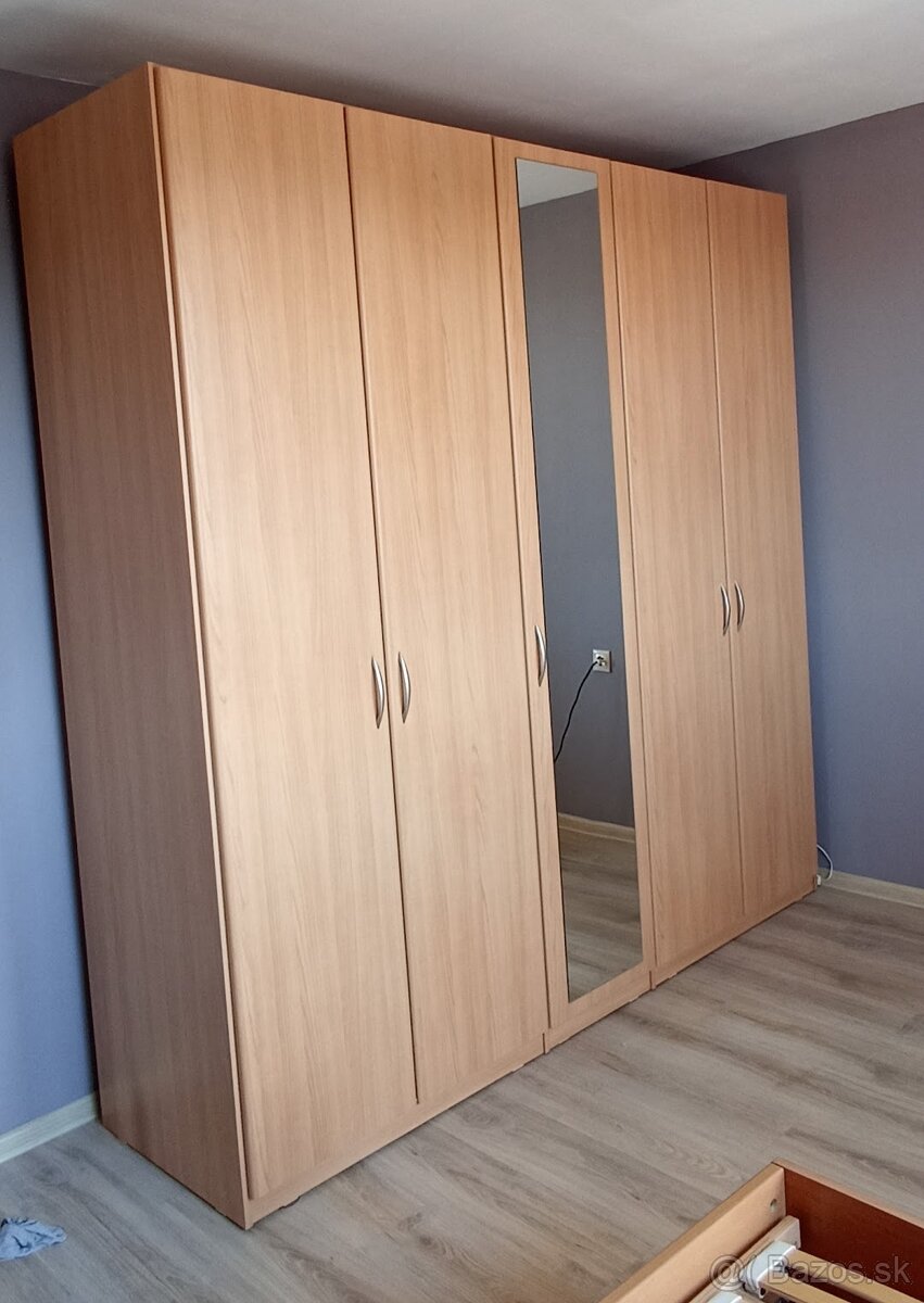 skriňa Decodom