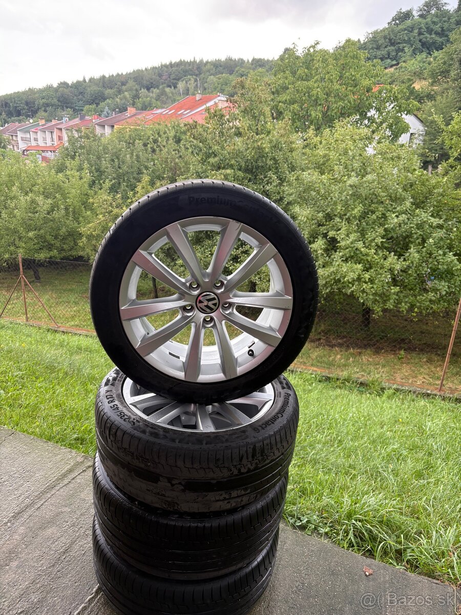 VW 235/45 R17