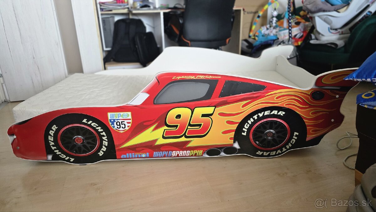 Detská posteľ autíčko