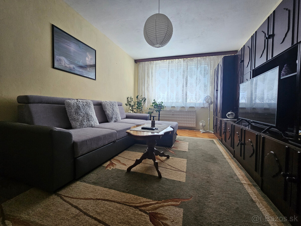 Ponúkam na predaj veľkometrážny 3-izb. byt v centre mesta.