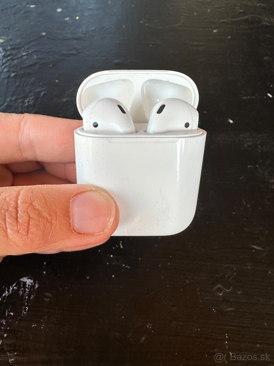 AirPods Apple