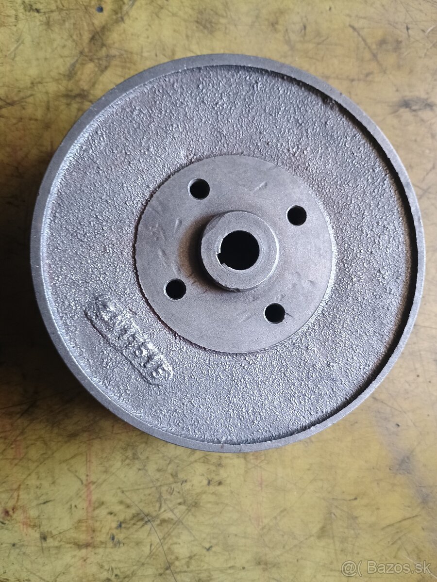 Zetor 25 remenica vodnej pumpy nastavitelna