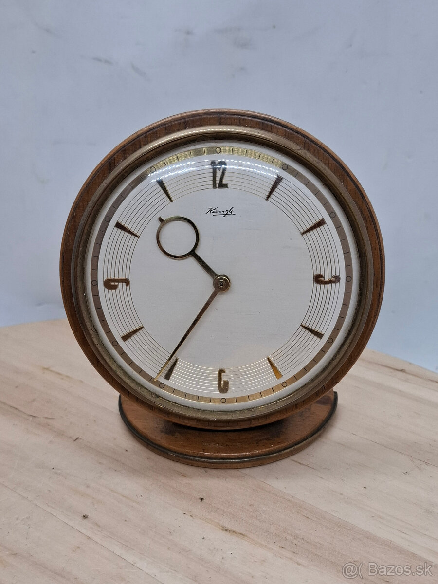 Predám funkčné stolové 8 dňové hodiny KIENZLE v dreve 35 €