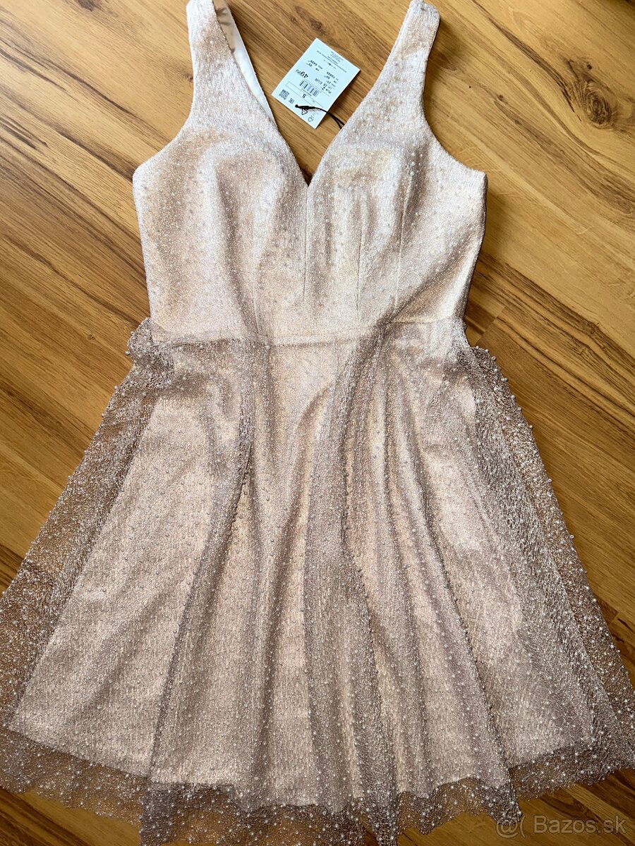 Nadherne šaty s perličkami