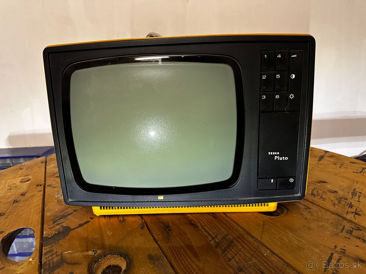 televízor TESLA Pluto (Made in Czechoslovakia)
