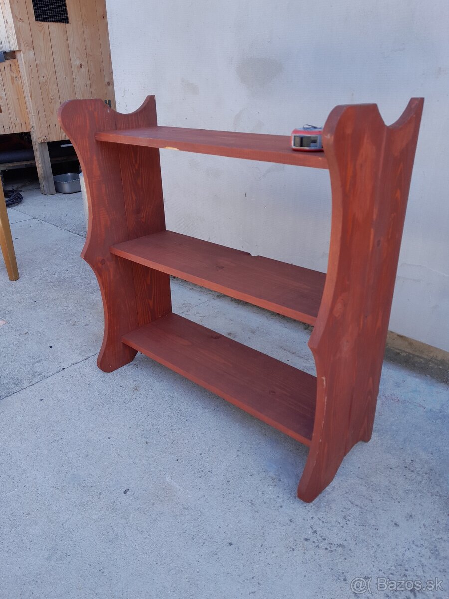 Predám peknú drevenú poličku,