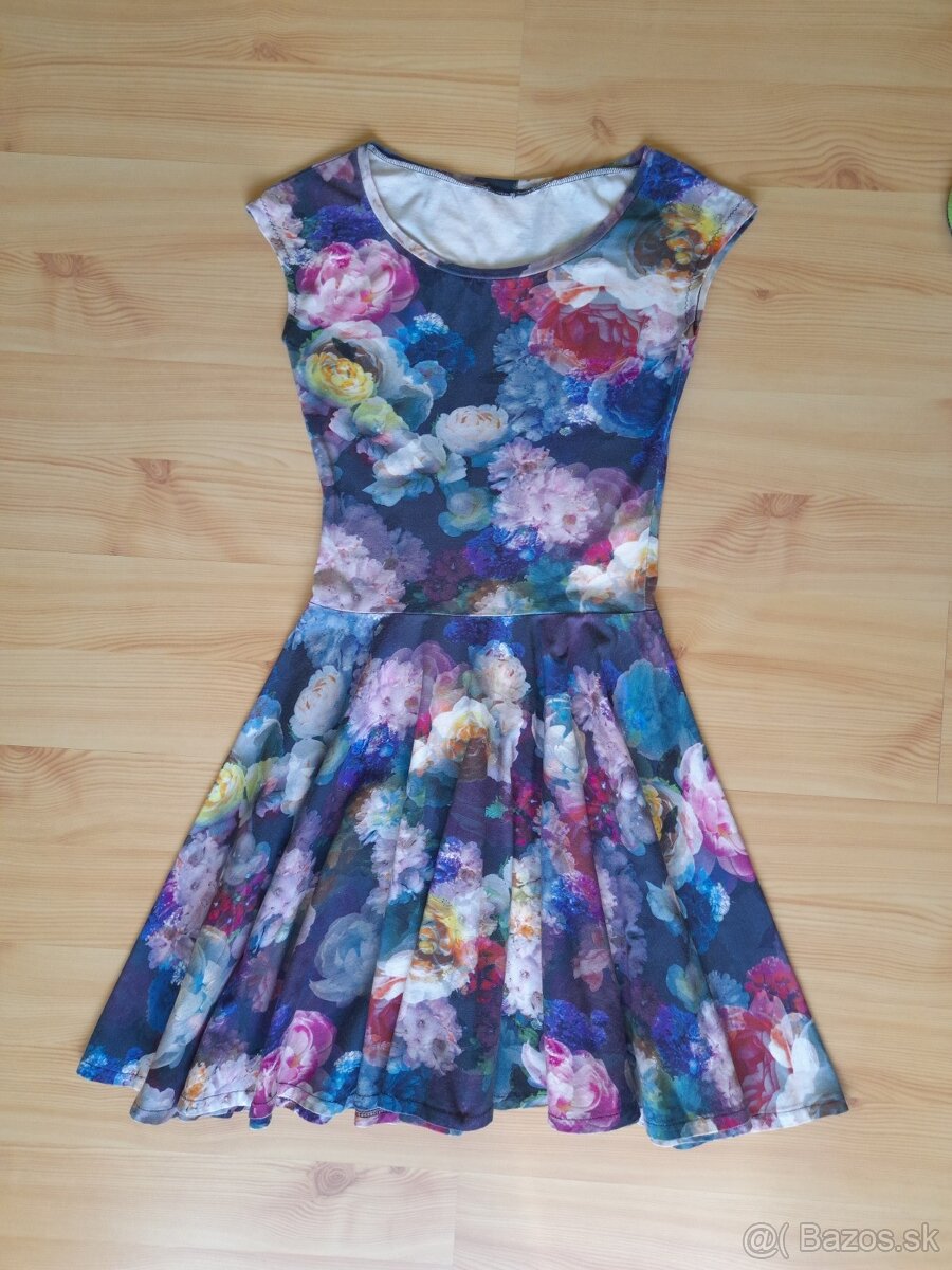 Úpletové šaty s kruhovou sukňou, veľkosť S