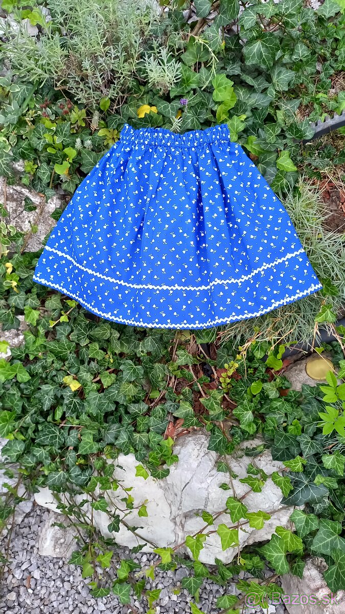 Folklórne sukničky.