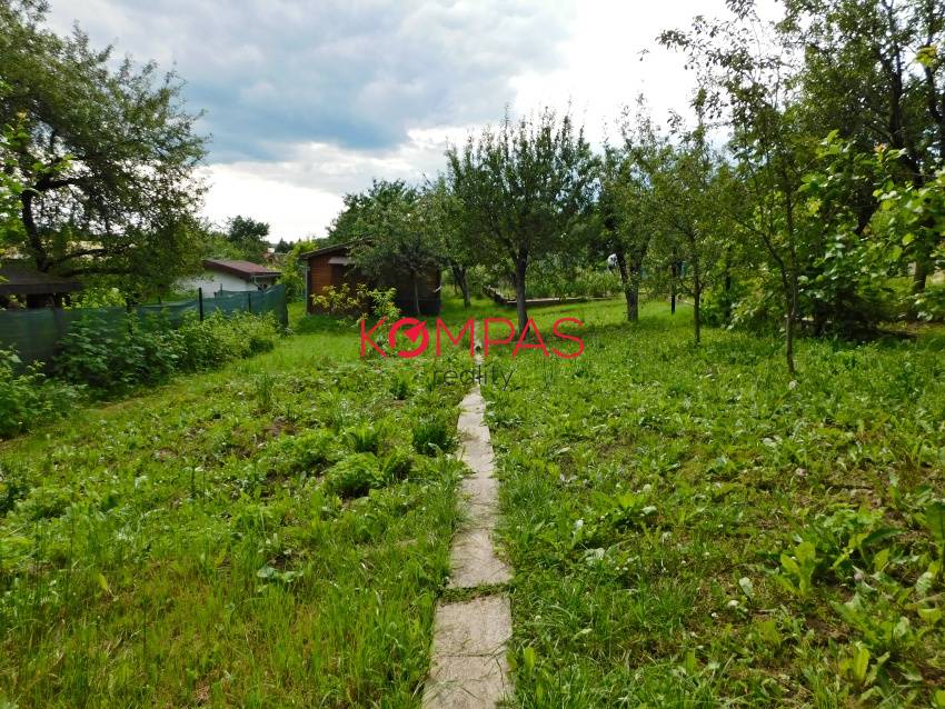 NOVÁ CENA PONÚKAME NA PREDAJ ZÁHRADU S DOMČEKOM NA NÁRADIE