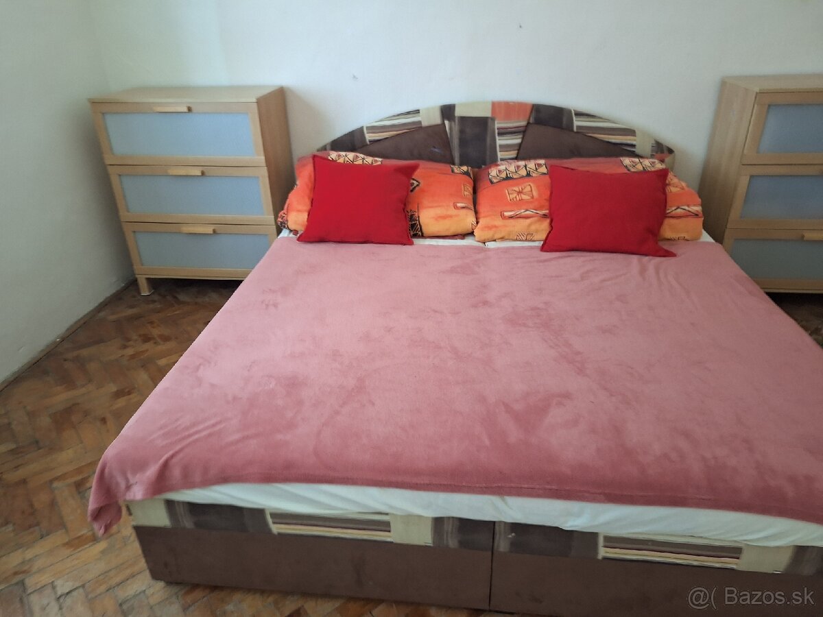 Predam manželskú posteľ s uložným priestorom