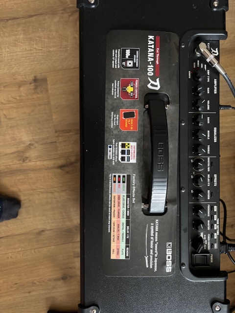 Predám gitarové combo a príslušenstvo