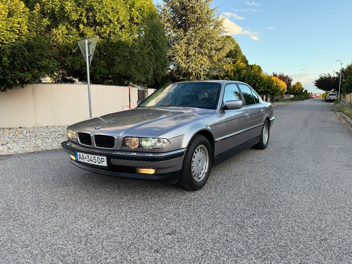 BMW E38 728i automat