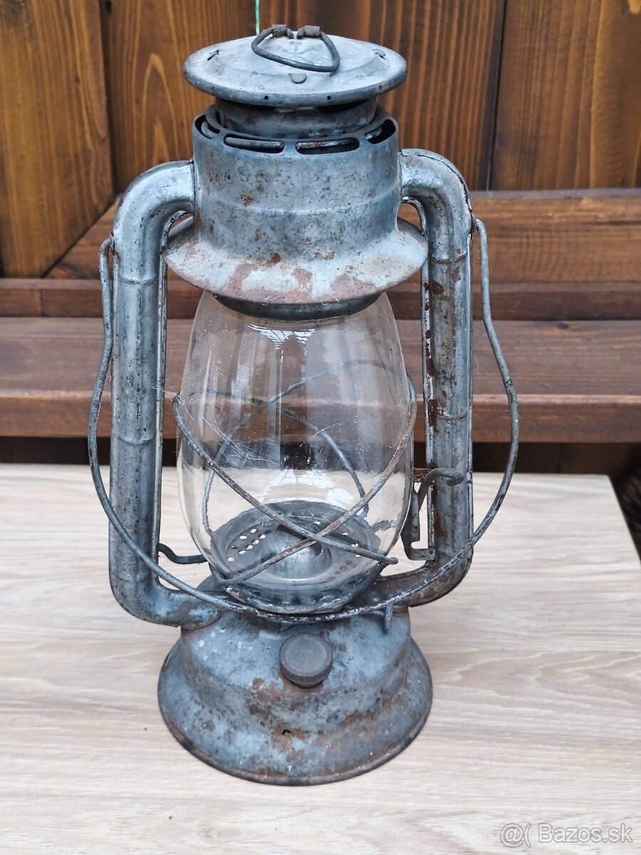 Petrolejova lampa Meva