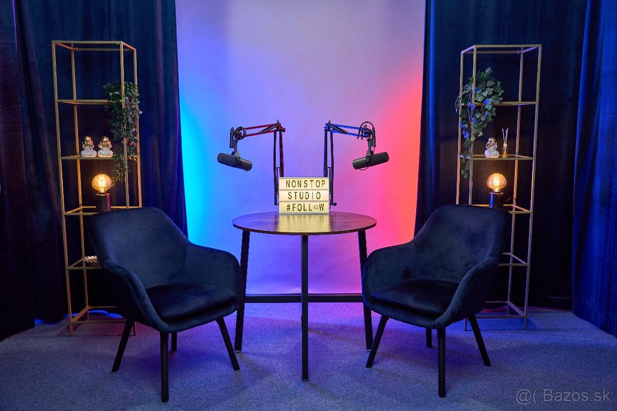 Podcastové štúdio spojené s ateliérom