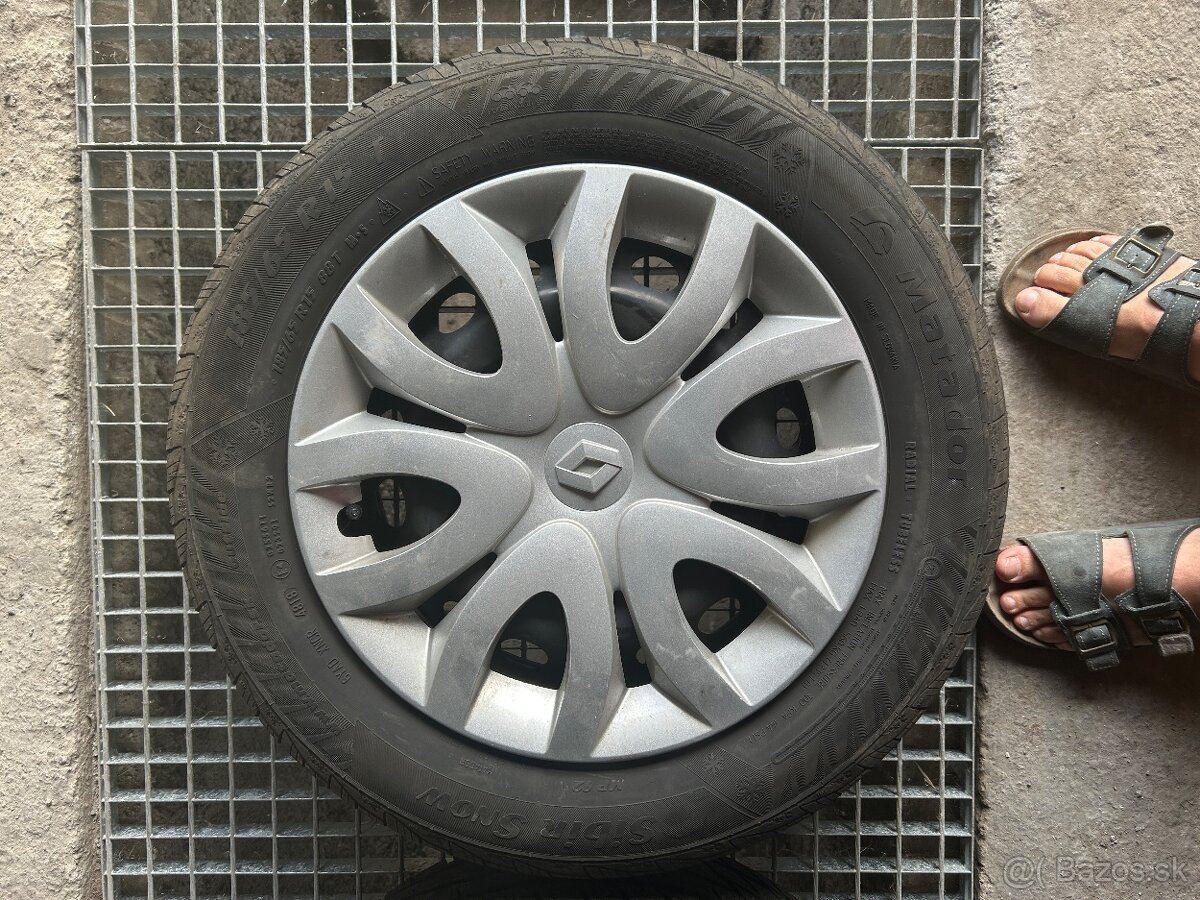 185/65 R15 + zimne pneumatiky + puklice