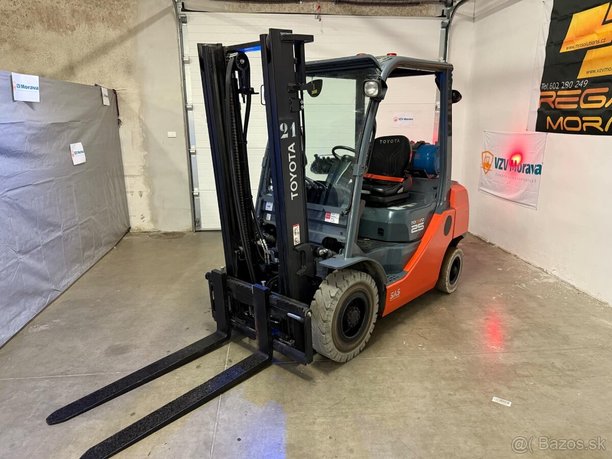 Vysokozdvižný vozík Toyota LPG 25