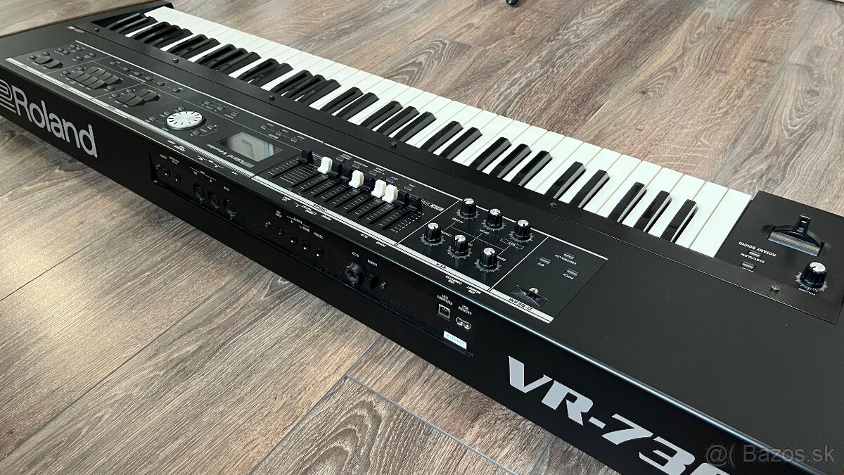 Predám Roland VR-730 + hard case