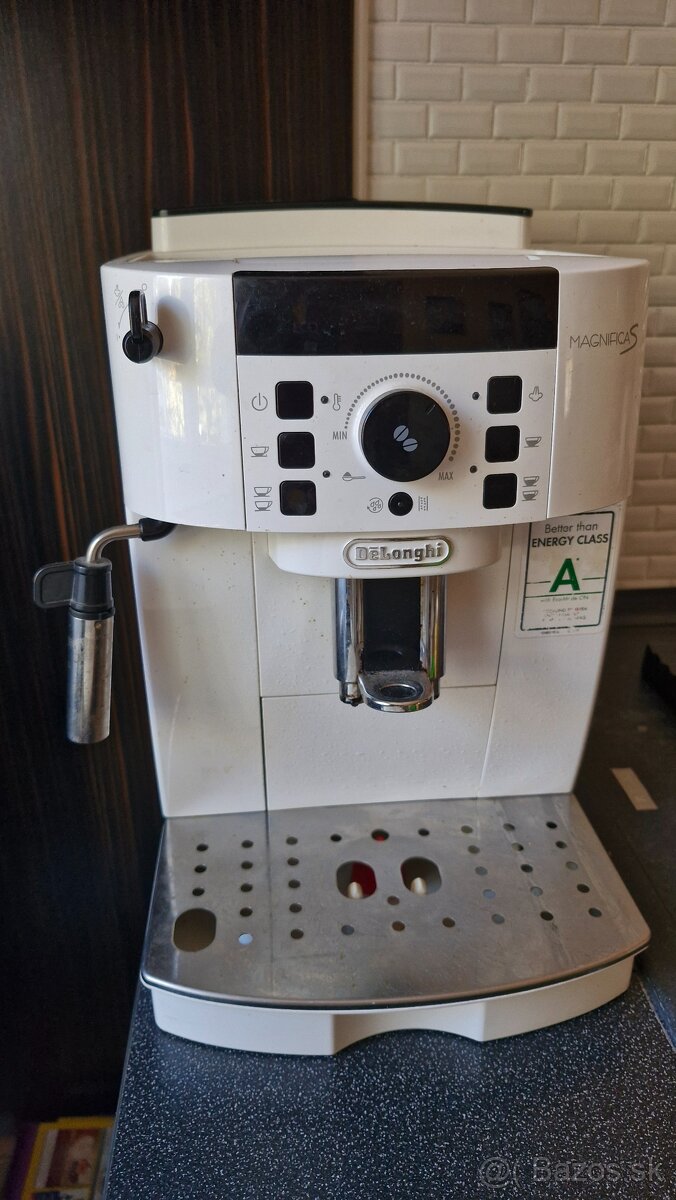 Kávovar DeLonghi Magnifica S