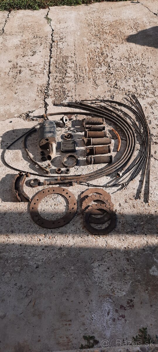 Staré náhradné diely na motorku