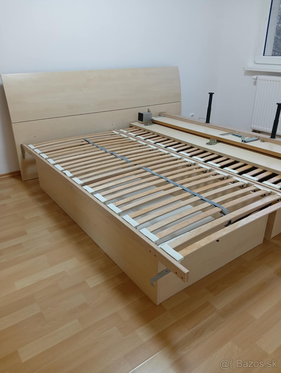 Manzelska postel s matracmi