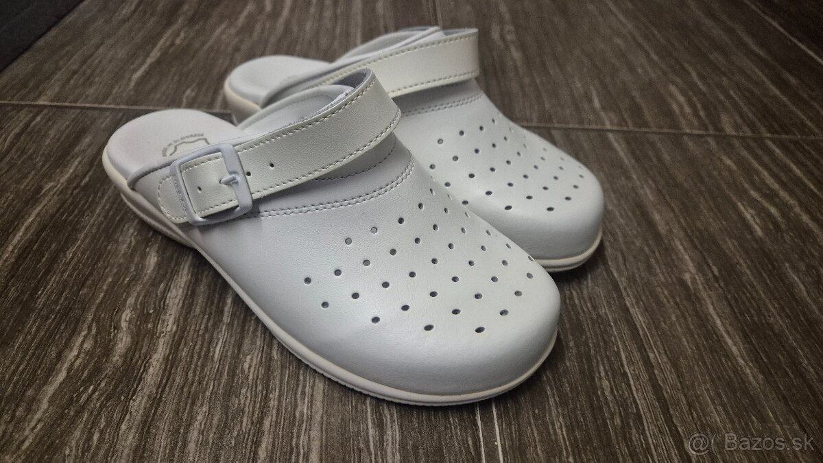 Predám nové biele zdravotnícke topánky