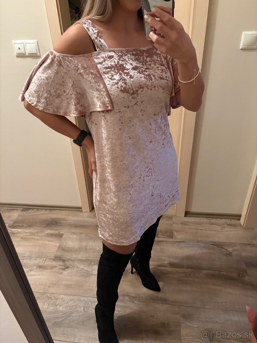 Zamatove šaty Mango