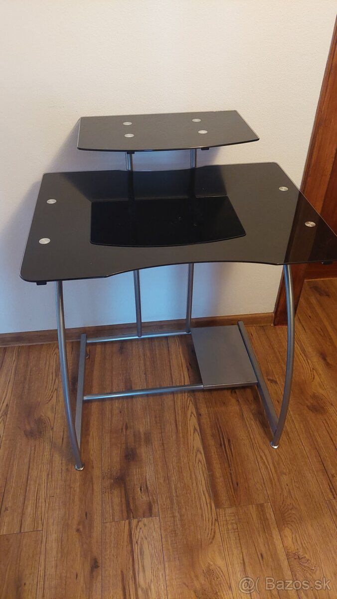 Menší PC stôl