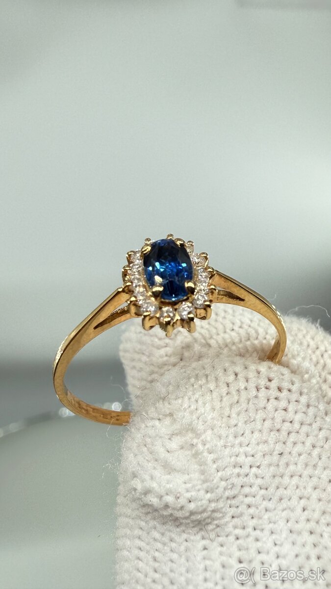 Elegantný prsteň z 18K zlata s 0,35 ct prírodným zafírov