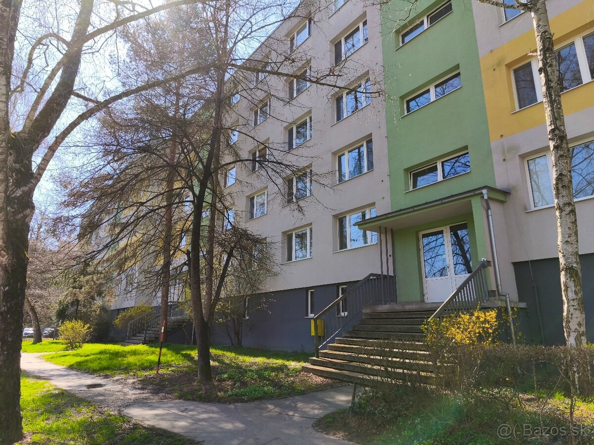 Klimatizovaný 4- izbový byt s balkónom