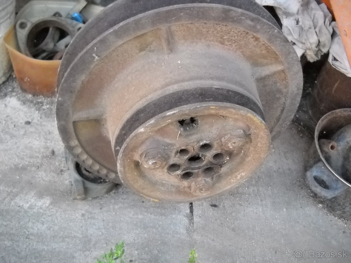 Kombajn E512 pojezdový variátor