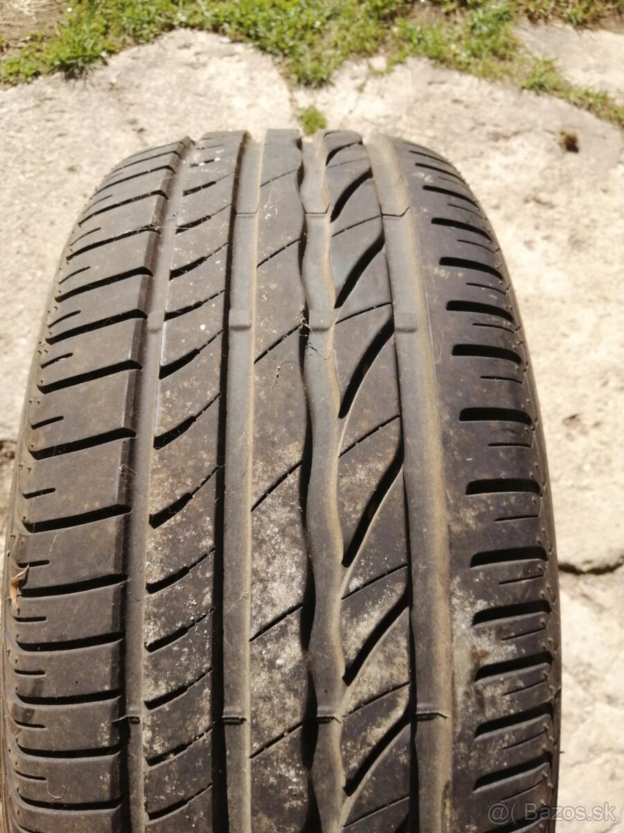 Pneu r16