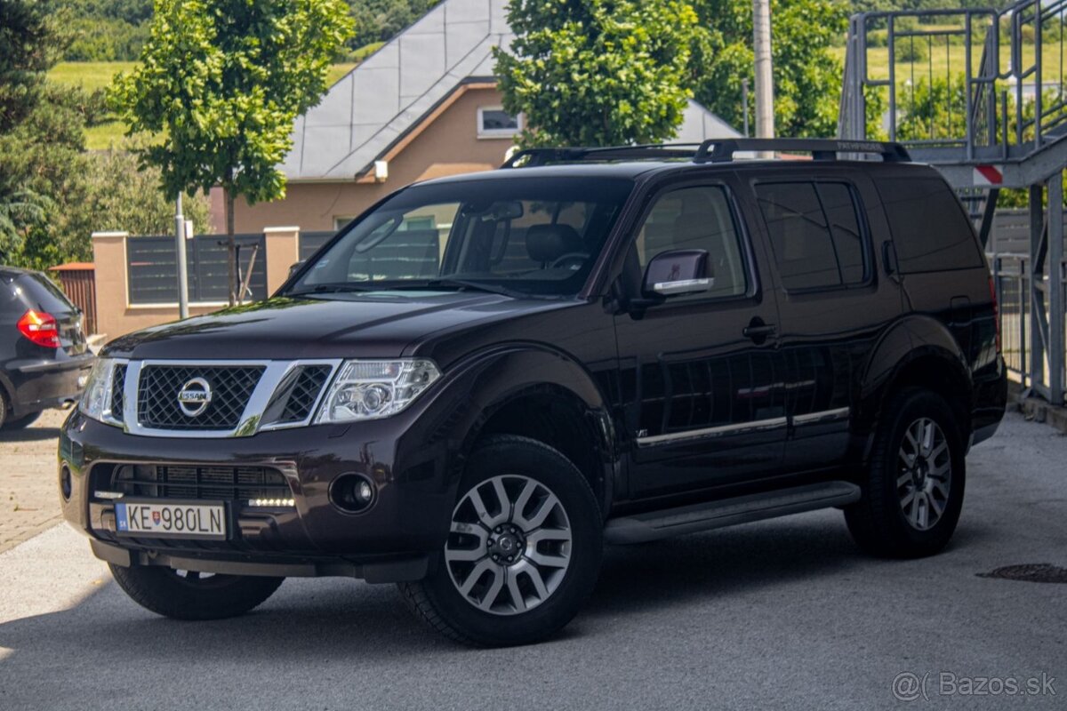 Nissan Pathfinder 3.0 V6 LE A/T