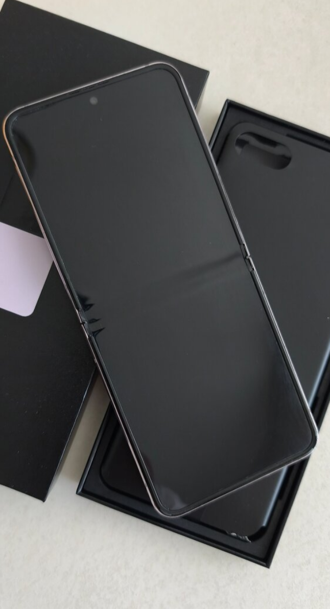 Predám Z Flip 5 , 256GB