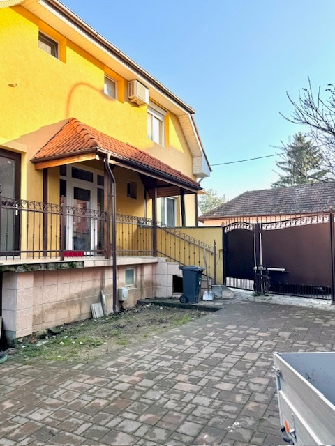 Predaj- rodinný dom s možnosťou podnikania Nové Zámky