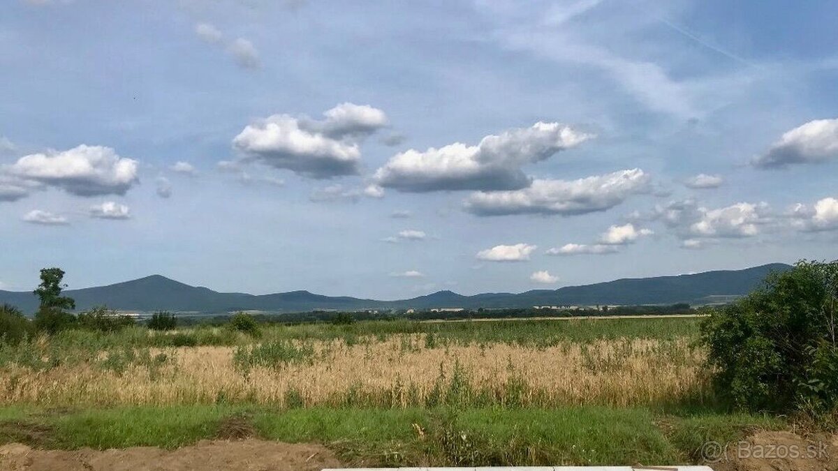 MAĎARSKO - NOVAJIDRANY STAVEBNÝ POZEMOK 1.000 M2, VŠETKY IS