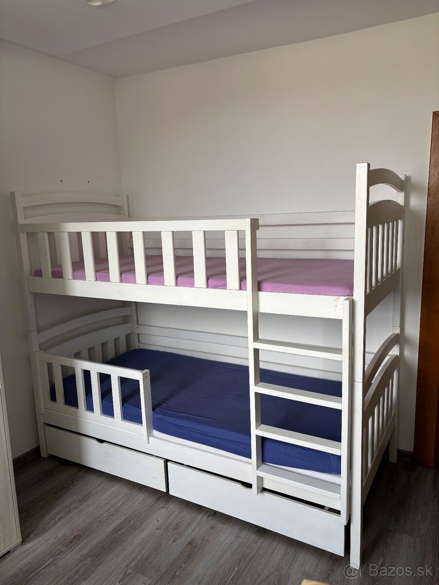 Poschodová posteľ z masívu + matrace