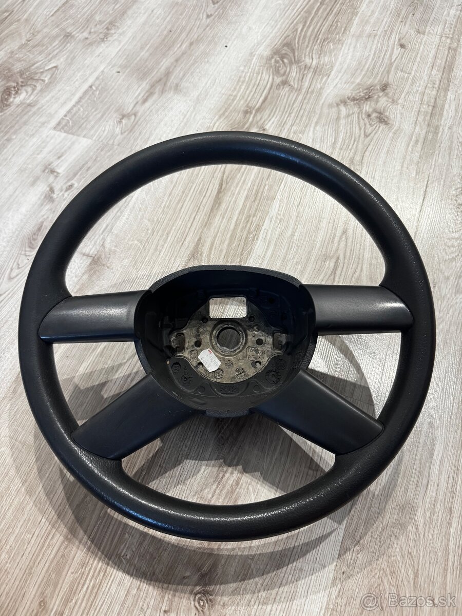 Predám volant – VW Golf 5 (štvorramenný)