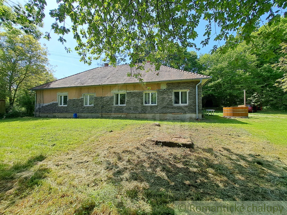 Dom uprostred lesa na samote - útočisko pred ruchom mesta