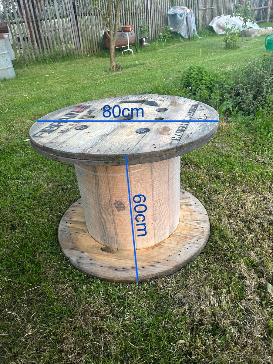 Dekoračne drevene špulky