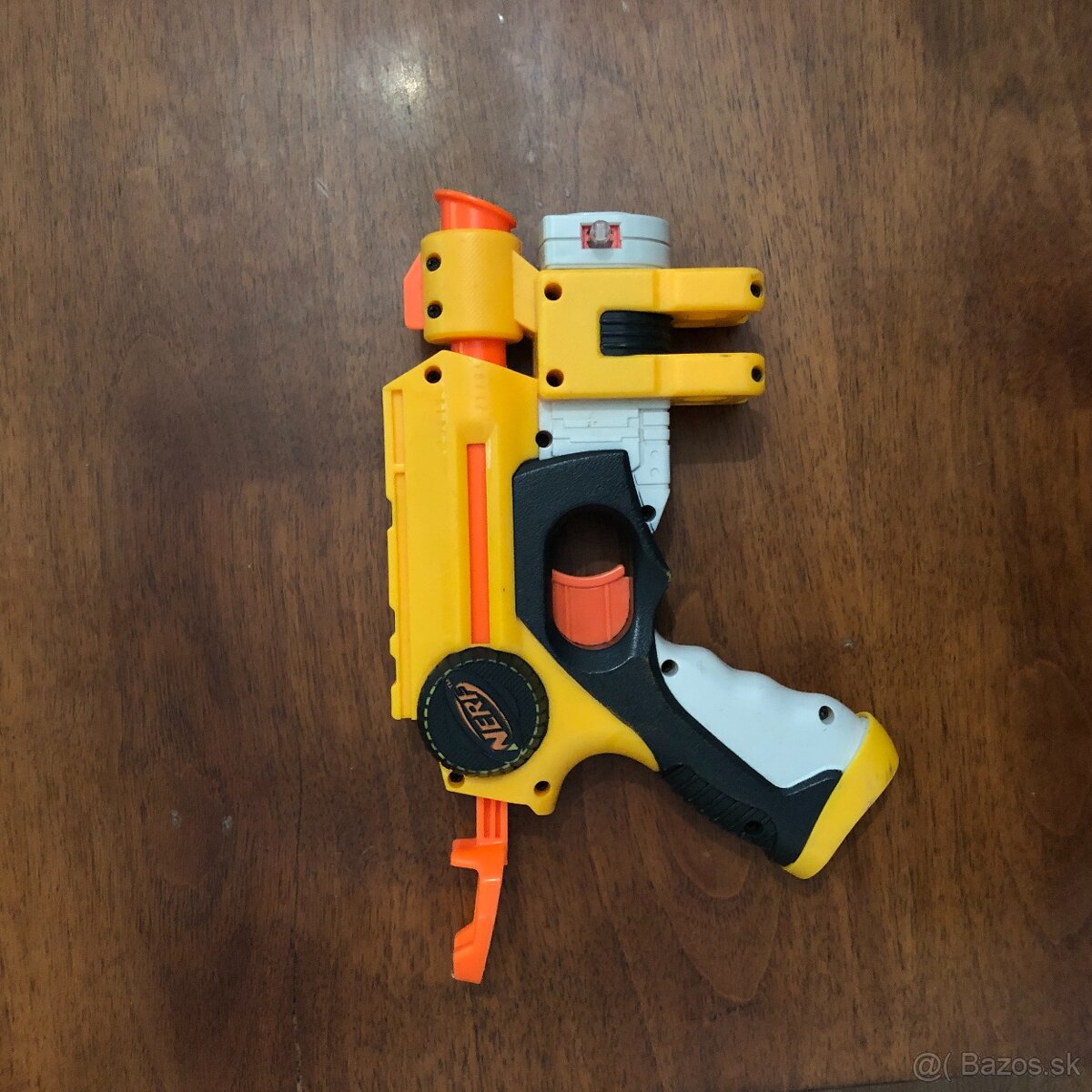 Predávam NERF-N-Strike s Laserovým zameriavačom10 nábojov