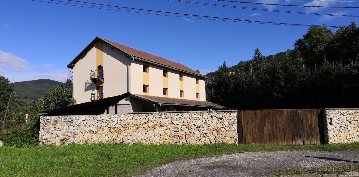 Budova na rôzne účely v Cinobani