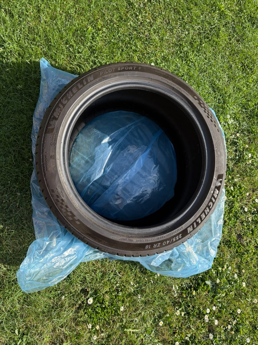 Michelin PILOT SPORT 5 255/40 R18 99Y