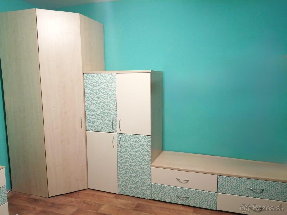 Skrinova zostava do detskej/studentskej izby