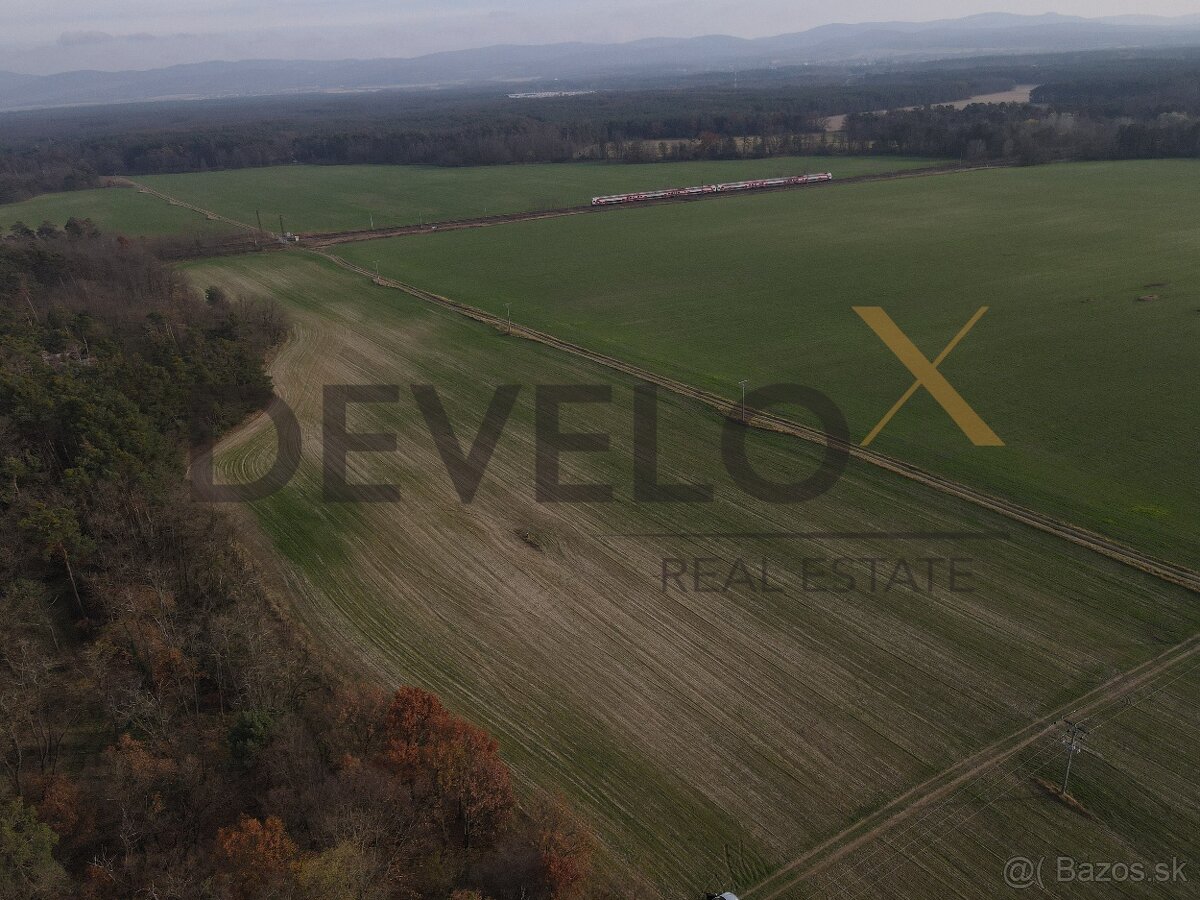 Na predaj rozľahlé stavebné pozemky v obci Láb