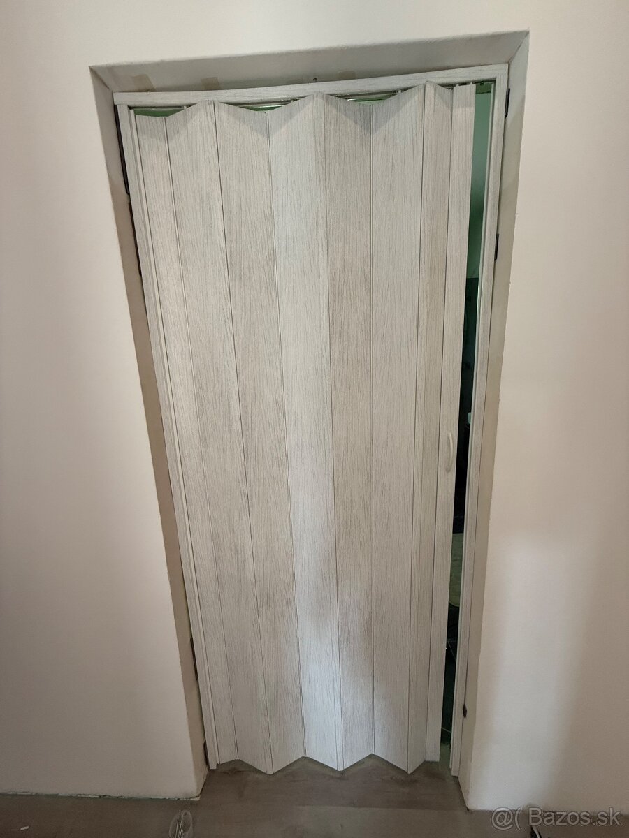 Predam posuvné dvere používame 6mesiacov